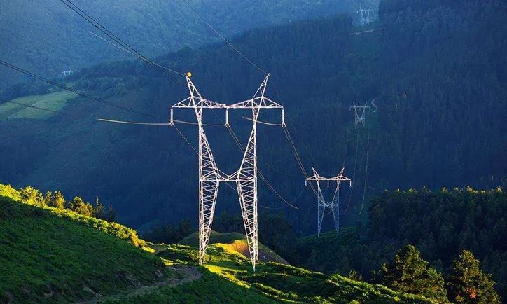 配電室為什么要用專業(yè)化的智能電力監(jiān)控系統(tǒng)？